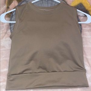 Women’s workout cropped tank top